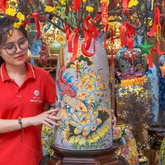 Bình Hoa Dáng Chuông Vẽ Tay Họa Tiết Sen Cá Chép